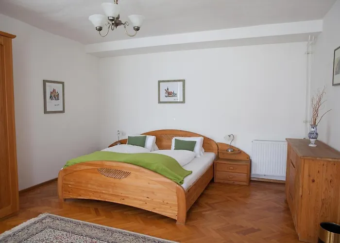 Zum Goldenen Anker 3* היינבורג אן דר דונאו