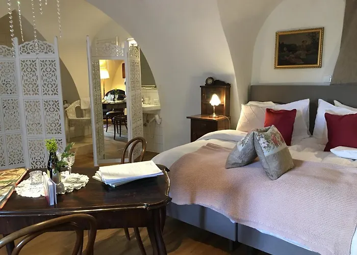 מלון Zum Goldenen Anker היינבורג אן דר דונאו