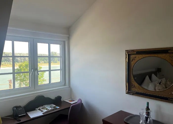 Zum Goldenen Anker מלון היינבורג אן דר דונאו